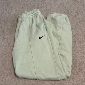 Nike Oversized Joggers